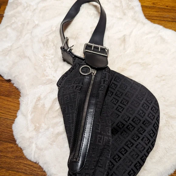 VTG Black Signature Oyster Bag by Fendi - Picture 7 of 7